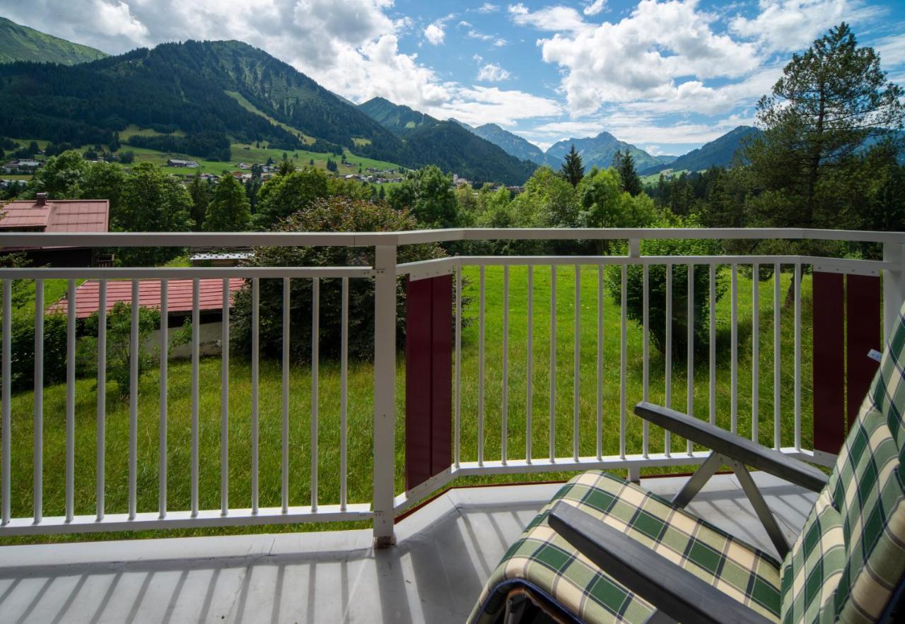 Hotel Bellevue Riezlern Exterior foto