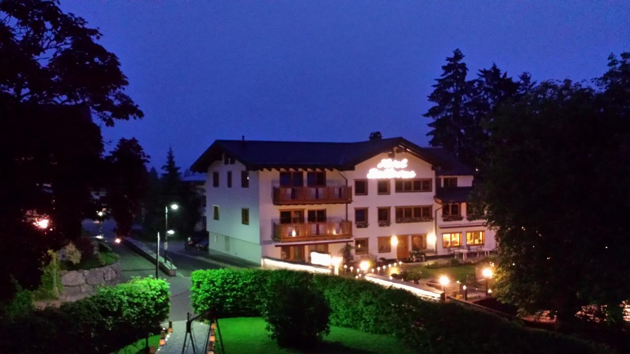 Hotel Bellevue Riezlern Exterior foto